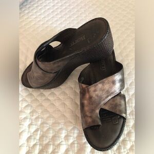 Born size 6 leather Sandle